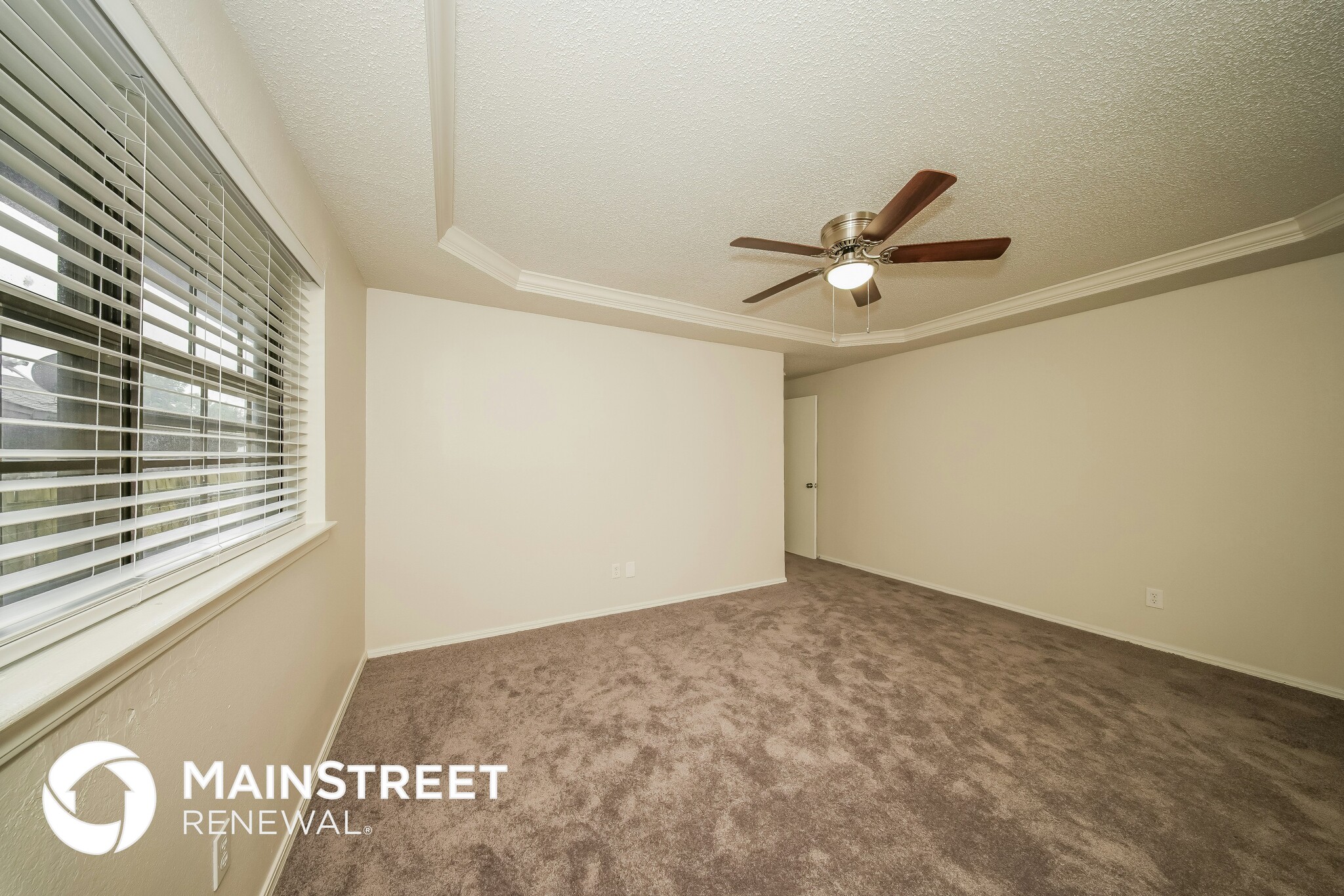 Building Photo - 9900 S Hillcrest Dr