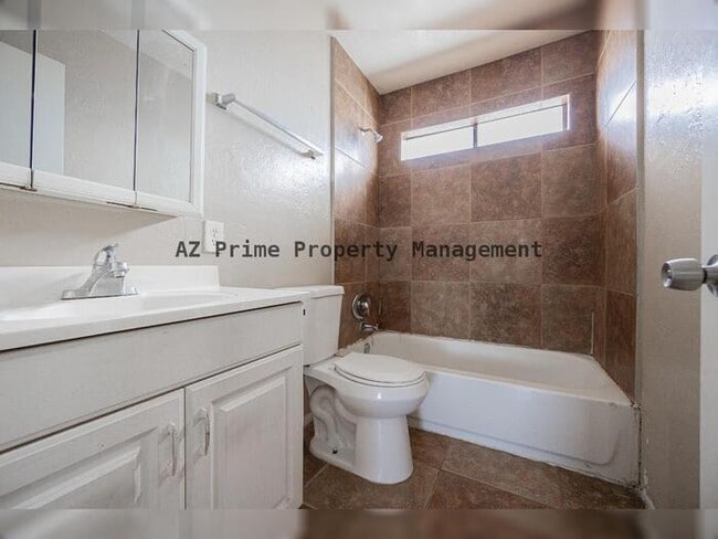 Building Photo - 4513 N 26th Dr