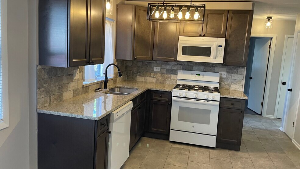 All Updated Appliances & Granite Countertops Edison Style Fixtures, - 2 N Broadway Ave
