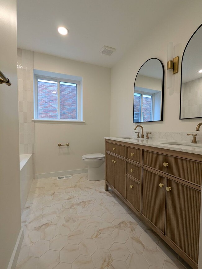 Building Photo - High end, 2-bedroom 2-bathroom single family home in Webster Groves!