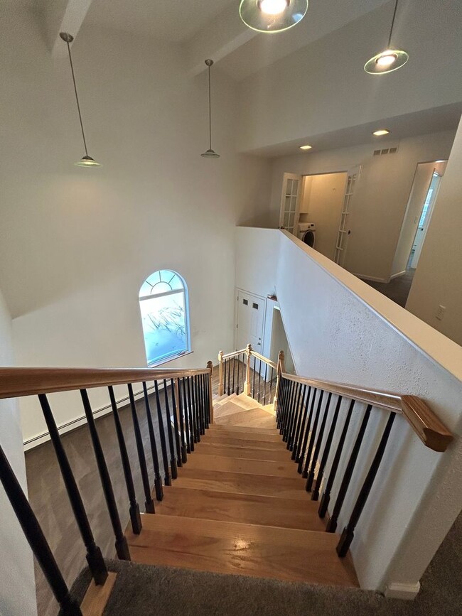 Building Photo - Century 21 Gold Rush - 3 Bed | 2 Bath | 2-Car Garage | End-Unit Condo (FAIRBANKS)