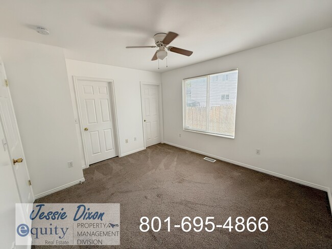 Building Photo - 108 W Oaks Dr