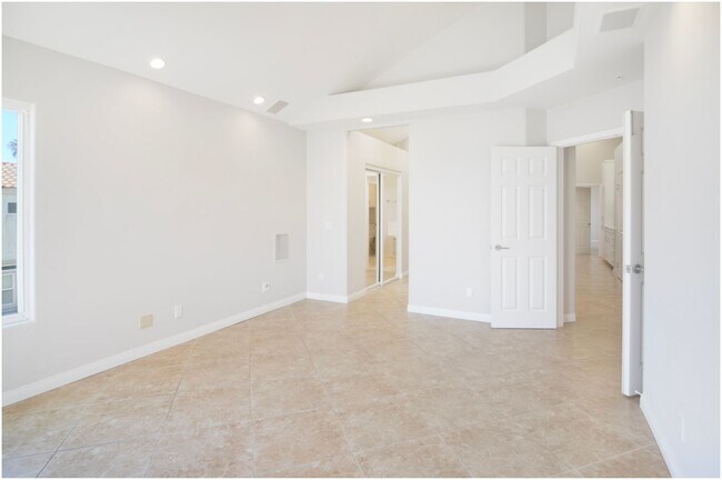 Building Photo - Oceanfront Penthouse in Huntington Beach!!