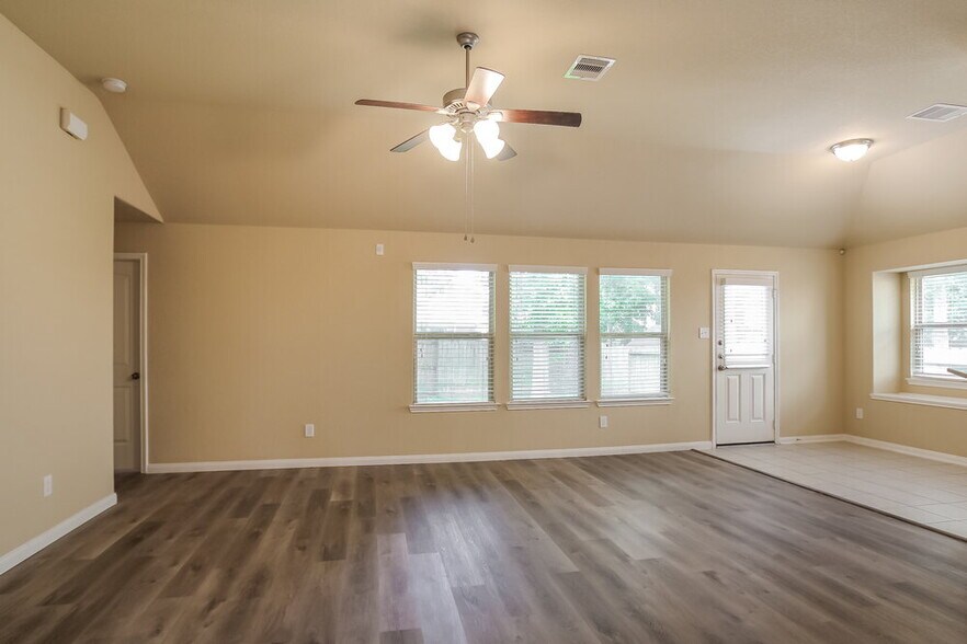 Building Photo - 988 Arbor Glen