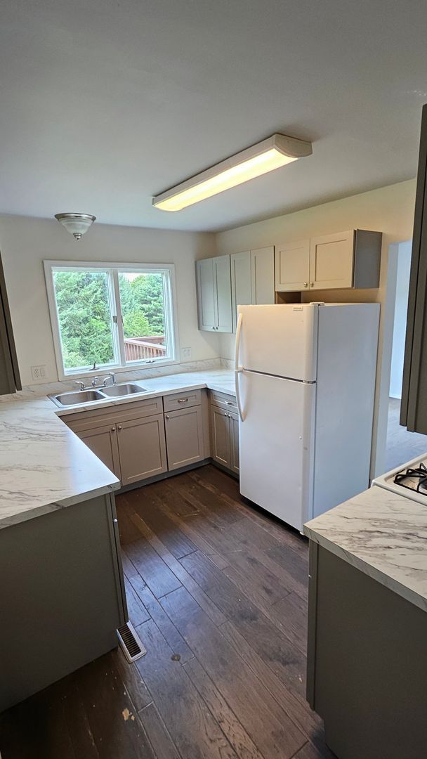 Building Photo - 3182-3184 Shellers Bend