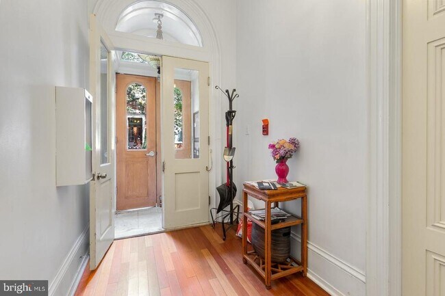 Building Photo - 1704 Wallace St