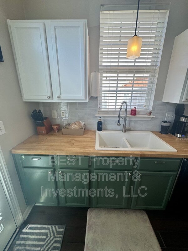 Building Photo - 8130 Kings Creek Dr