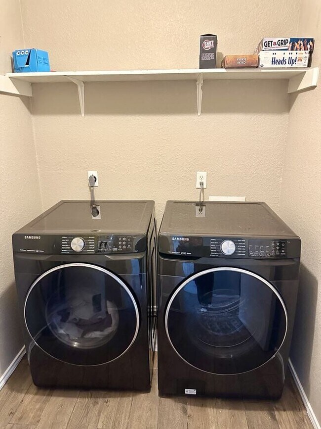 Building Photo - 4203 Deek Dr