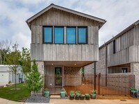 Building Photo - 905 Blackland Ct