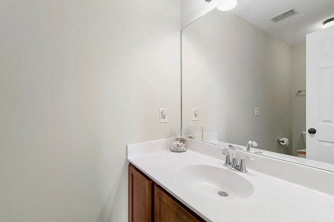 Building Photo - 102 Lamplighter Ln