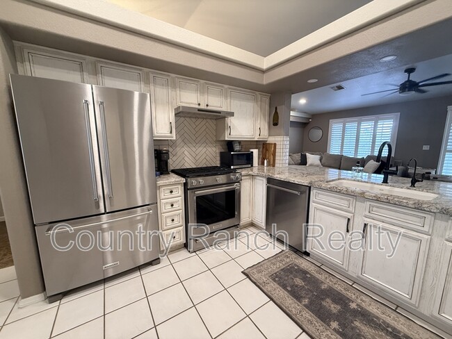 Building Photo - 2134 Desert Palms Dr