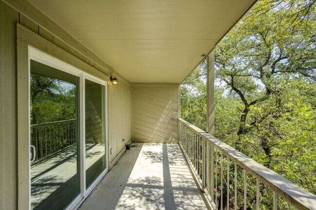 Building Photo - 801D Grassy Knoll
