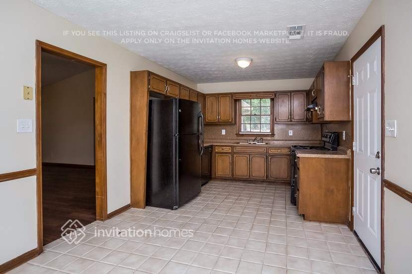 Building Photo - 608 Windsor Dr SE