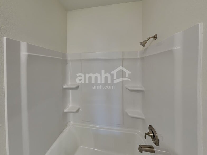 Building Photo - 6006 Sycamore Pl St