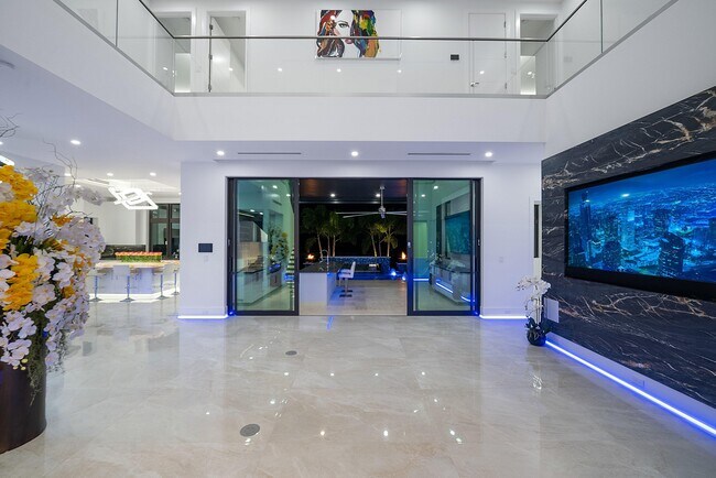 Building Photo - 2650 NE 48th Ct