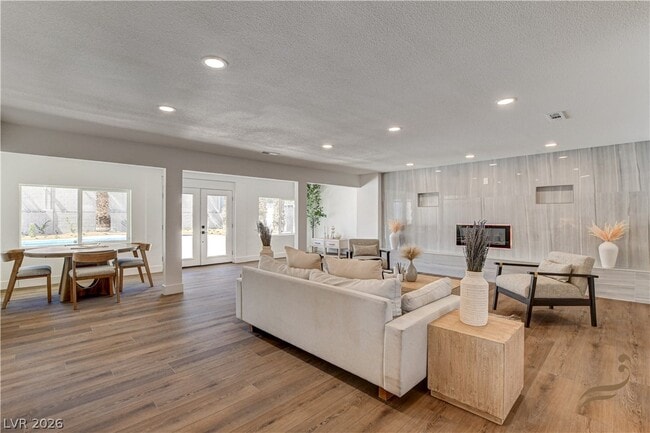 Building Photo - 2685 S Tenaya Way