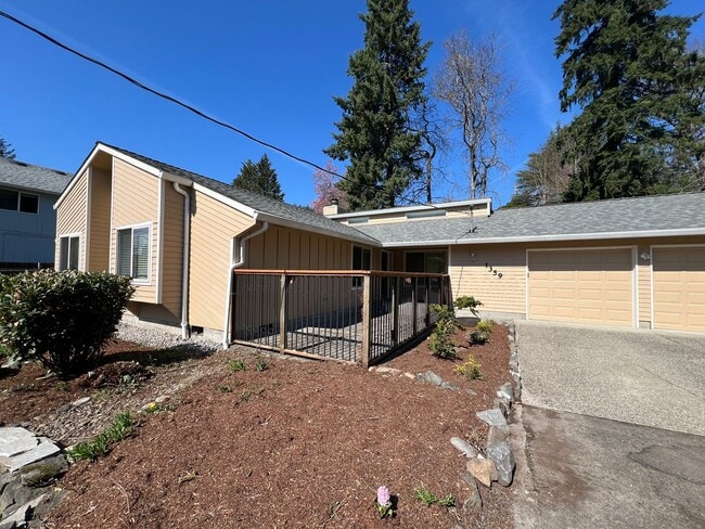 Building Photo - Beautiful Newly Renovated 3 Bedroom Home