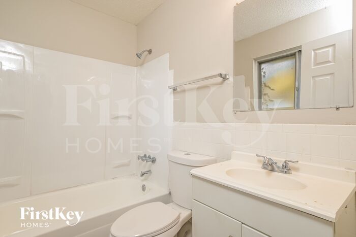 Building Photo - 2288 Kingsford Dr