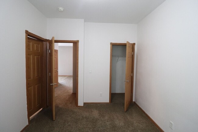 Building Photo - Spacious Town home for rent!
