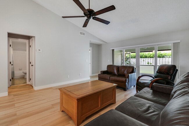 Building Photo - 148 Moccasin Trail S