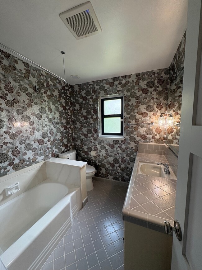 Building Photo - 6048 Holstein Way