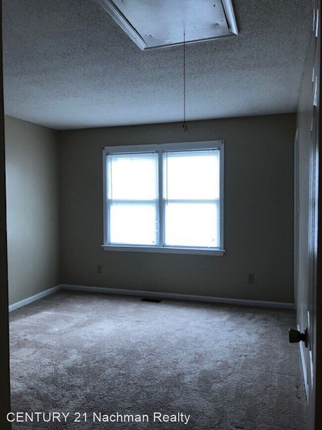 Building Photo - 2 br, 2.5 bath House - 26 Hard Wood Drive