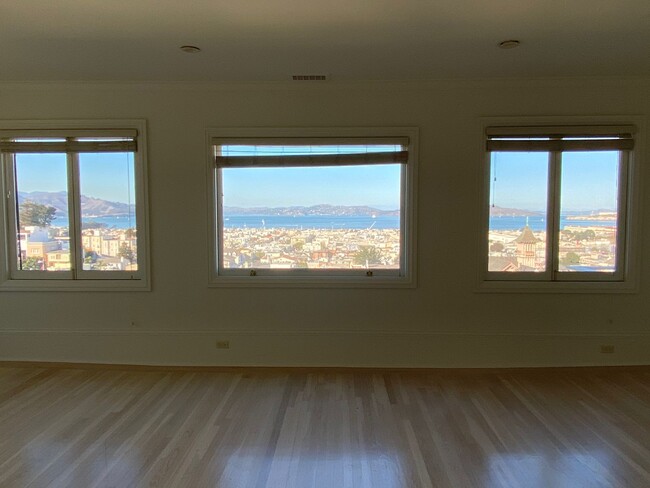 Building Photo - Epic REA - Fabulous Panoramic Bay Views-3 ...