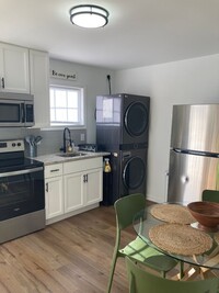 Building Photo - Ideal Midtown Location - Section 8 Eligible