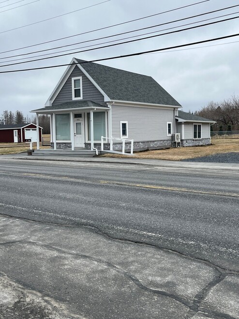 Building Photo - 456 Main St