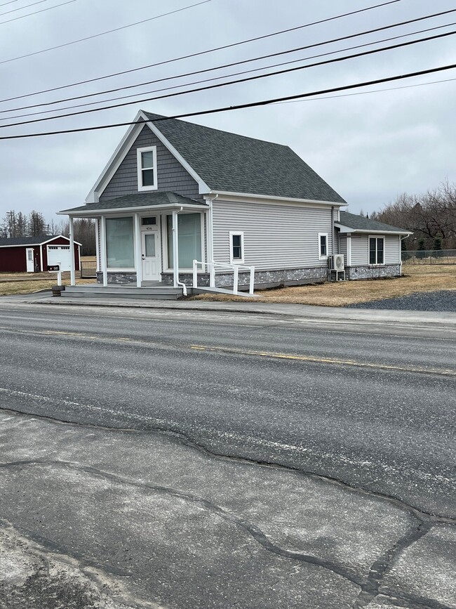 Building Photo - 456 Main St