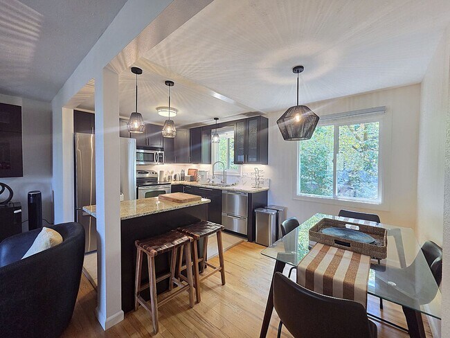 Building Photo - $1,950 - 2 Bed / 1 Bath Fully Furnished Condo in Secure Building in Rockwood/Manito Neighborhood