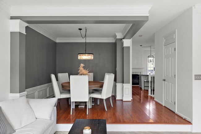 Building Photo - Beautiful Townhome in Ballymeade