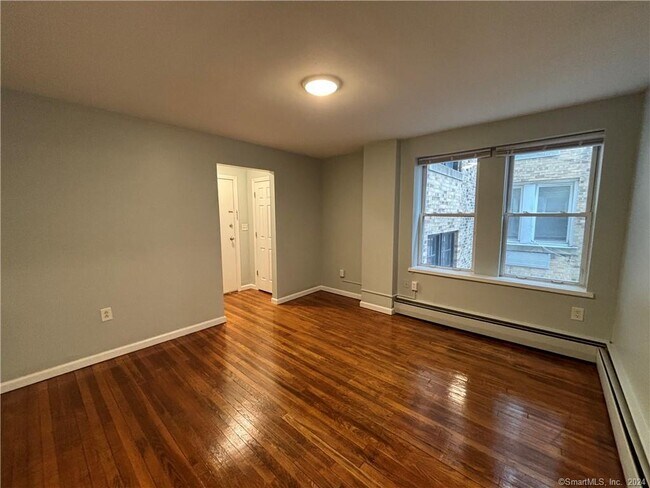 Building Photo - 225 Golden Hill St