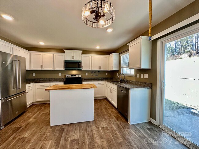 Building Photo - 1210 Leno Ln