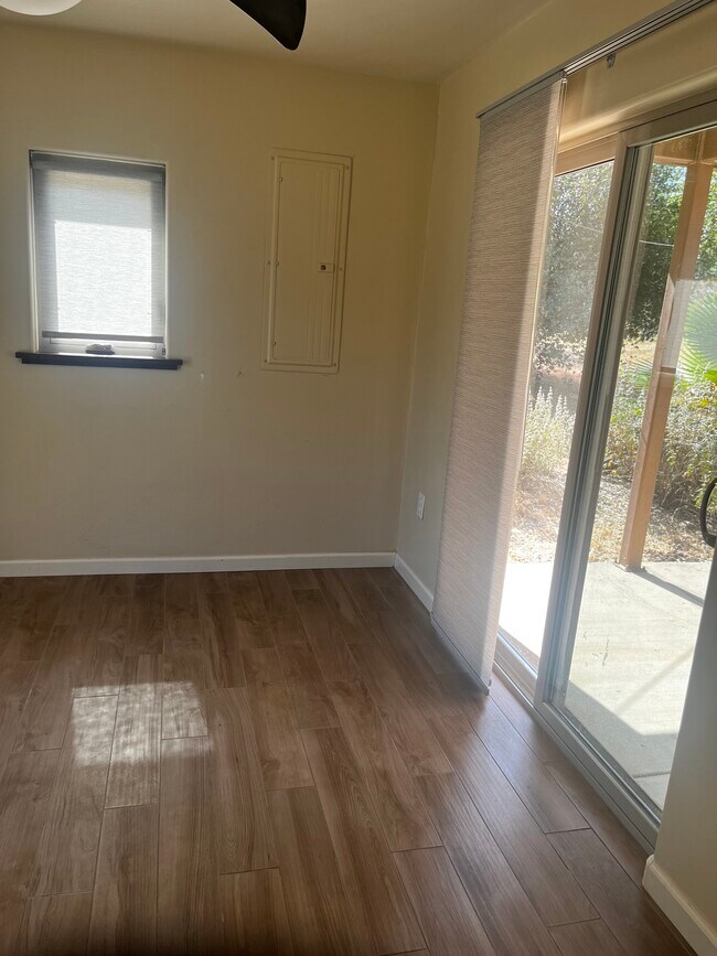 Building Photo - 40642 Sierra Dr