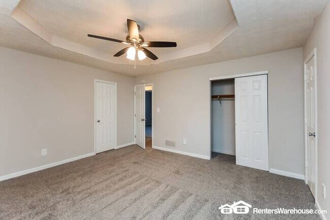 Building Photo - 5 BEDROOM 3 FULL BATH MULTI-LEVEL IN RIVER...