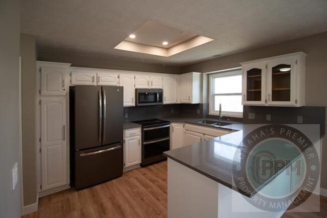 Building Photo - Fall Move in Special $800.00 off Deposit!!...
