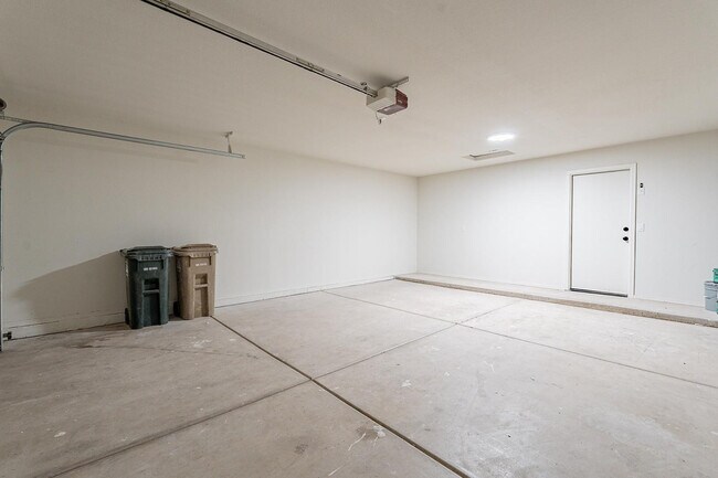 Building Photo - 338 N 152nd Dr