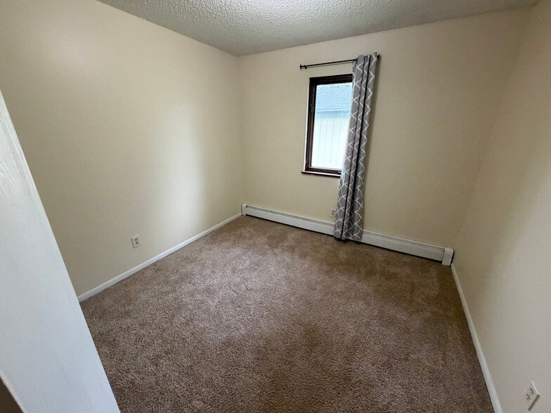 Building Photo - 305 Cindy Dr