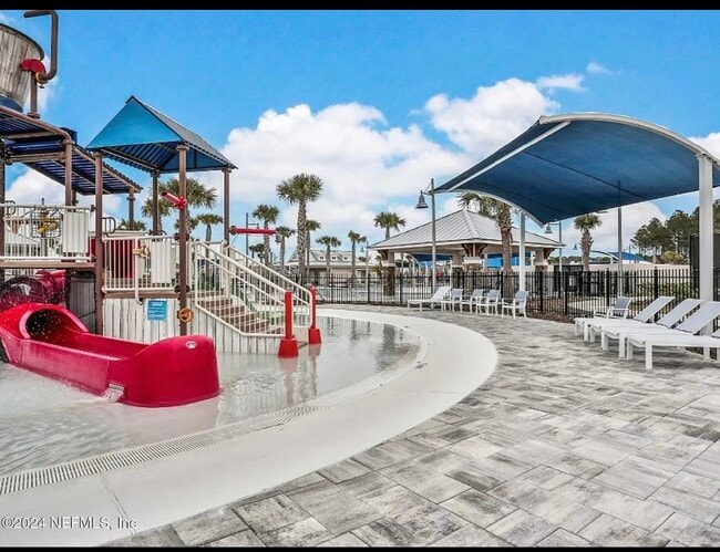 Building Photo - 207 Silver Myrtle Ct