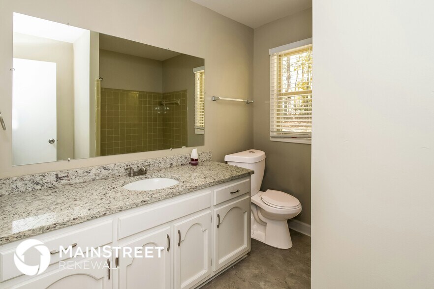 Building Photo - 1525 Pine Tree Dr
