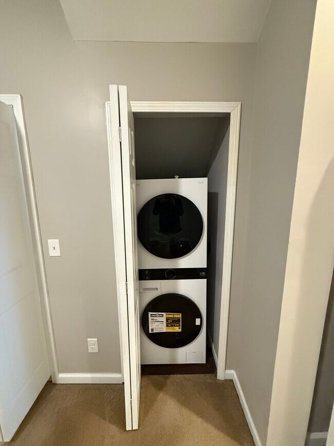 Building Photo - 3246 Lorain Ave