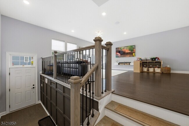 Building Photo - 12 Marigold Ct