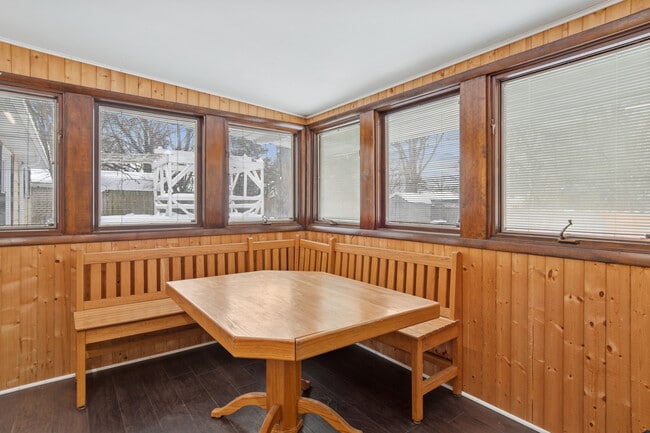 Building Photo - 1902 N Washington St