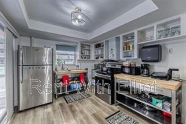 Primary Photo - 200 NE 12th Ave