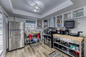 Building Photo - 200 NE 12th Ave