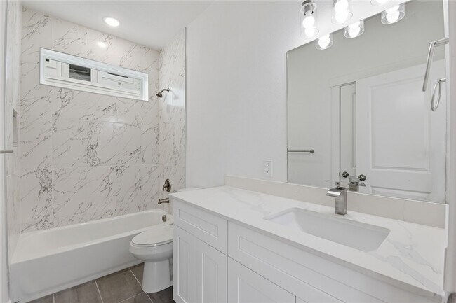 Building Photo - 4610 Providence St