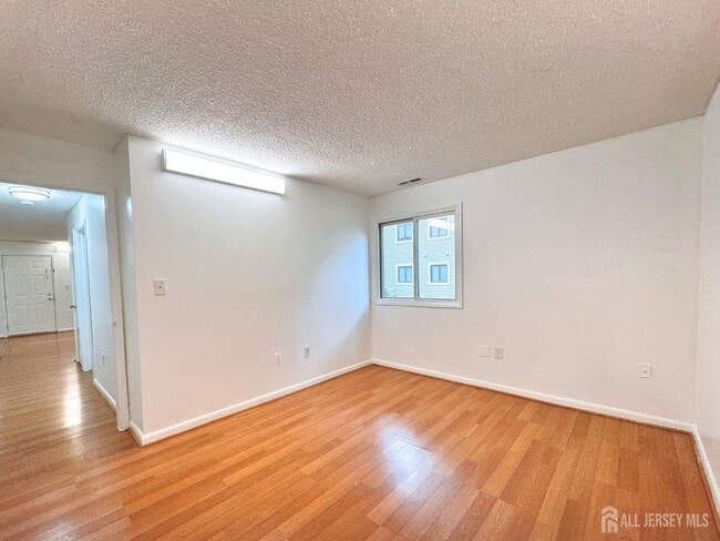 Building Photo - 707 Ravens Crest Dr