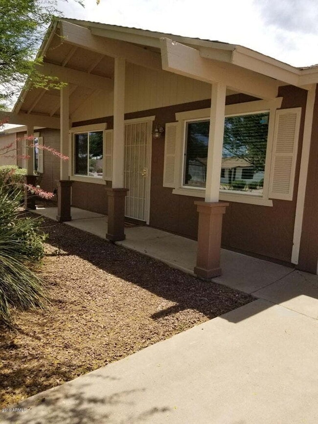 Building Photo - Bright and Airy PV Home