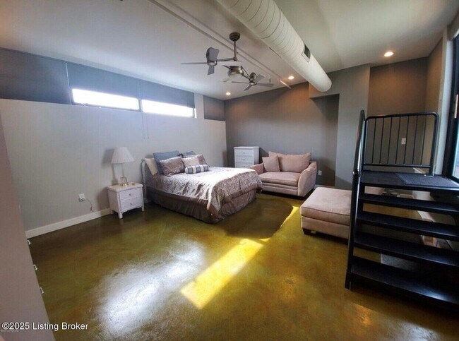 Building Photo - 604 S 3rd St